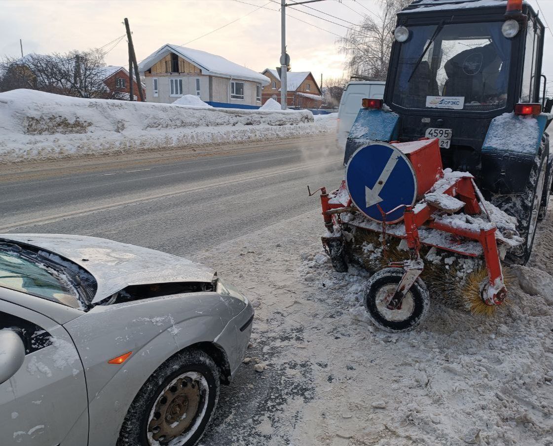 Открытый перелом ноги получил водитель трактора в аварии в Чебоксарах —  Чувашинформ.рф